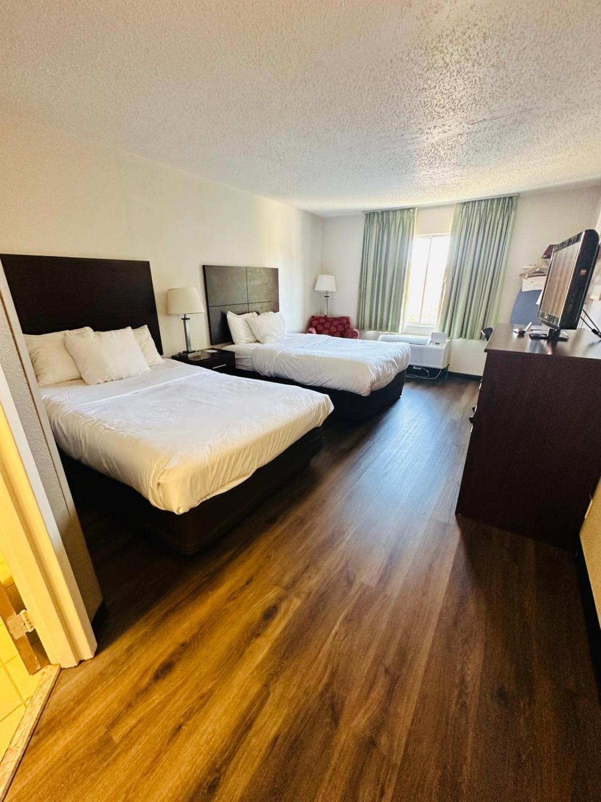 ניוארק Quality Inn מראה חיצוני תמונה