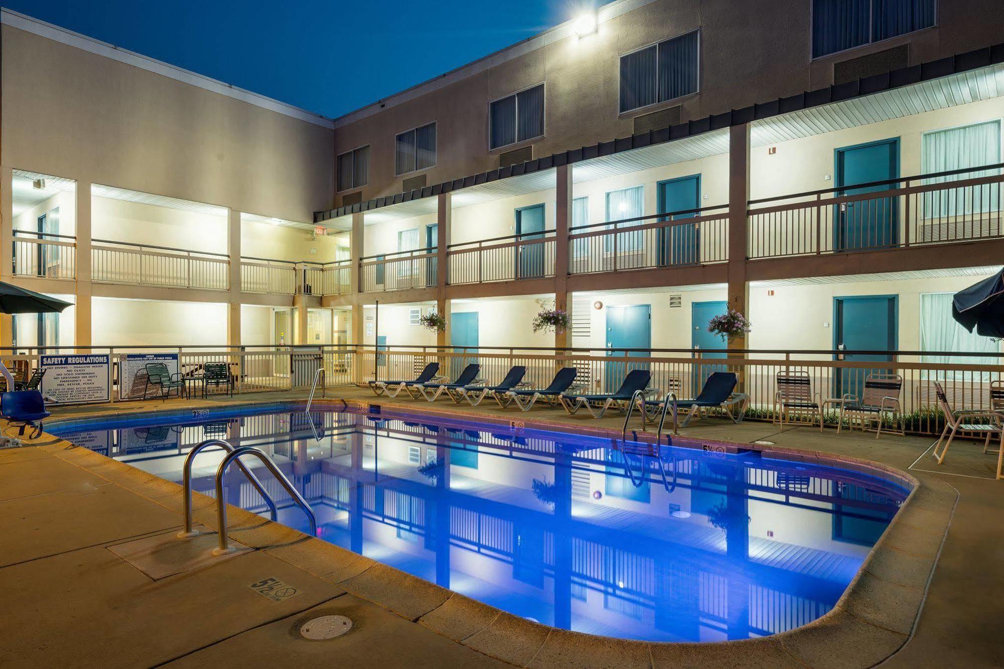 ניוארק Quality Inn מראה חיצוני תמונה